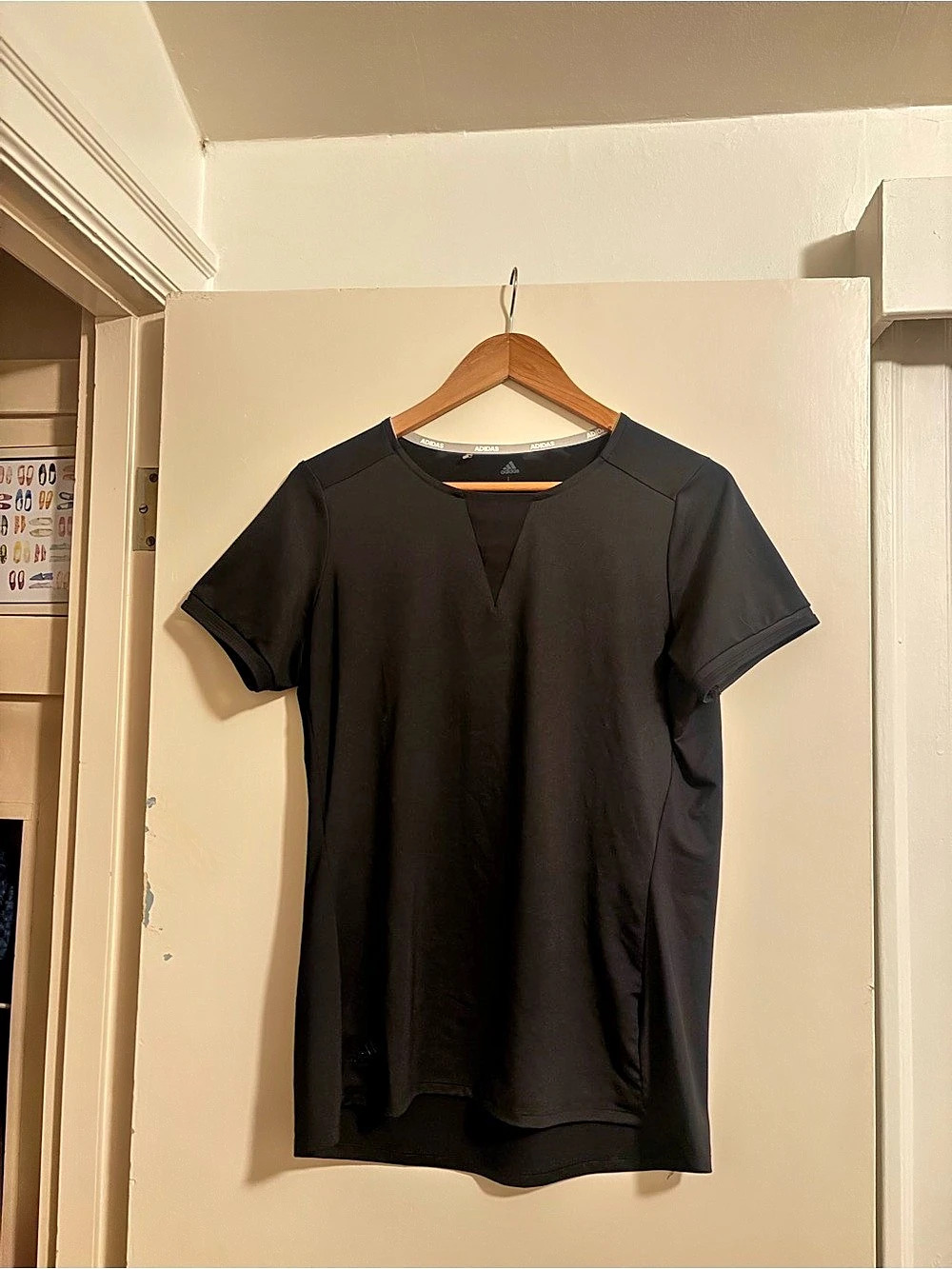 adidas Stadium V-Neck Jersey Tee Black Short Sleeve Athletic Tee Size Large Like